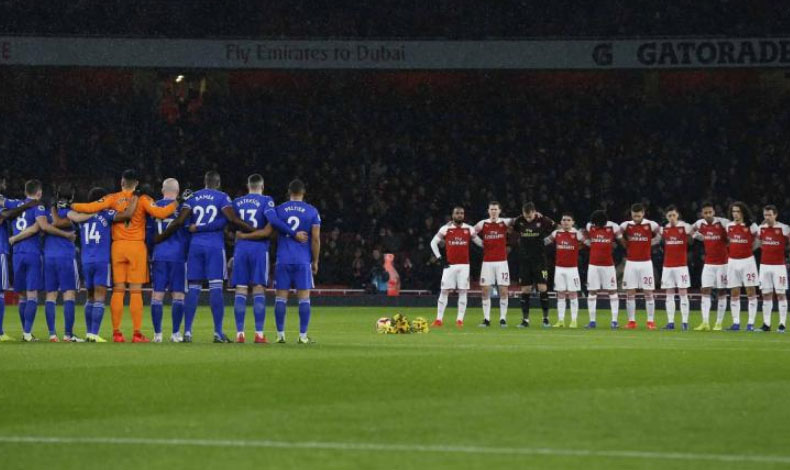 El Arsenal y el Cardiff rinden homenaje a Emiliano Sala