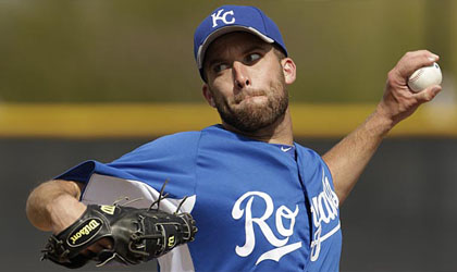 El pitcher Danny Duffy extiende su contrato por $65 millones