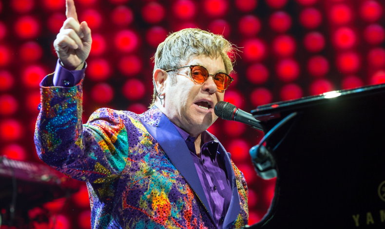 Elton John celebra 29 aos alejado del Alcohol