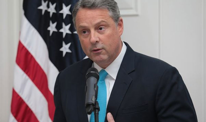 Revelan extracto de carta de renuncia de John Feeley