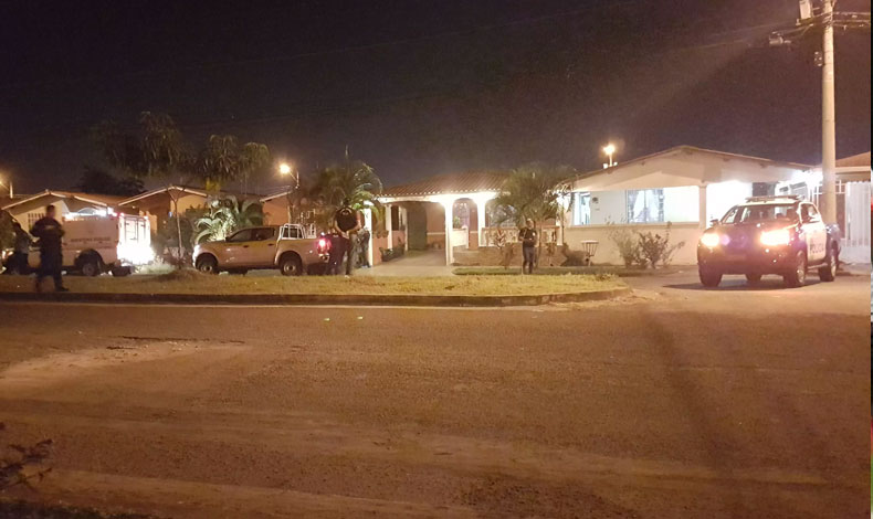 Localizan a un hombre muerto en el interior de su casa