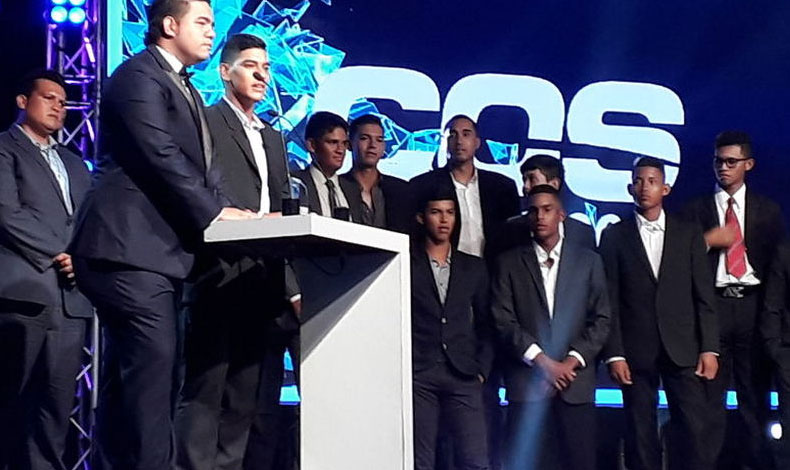 Entregan los premios COS Awards por parte de Cable Onda Sports