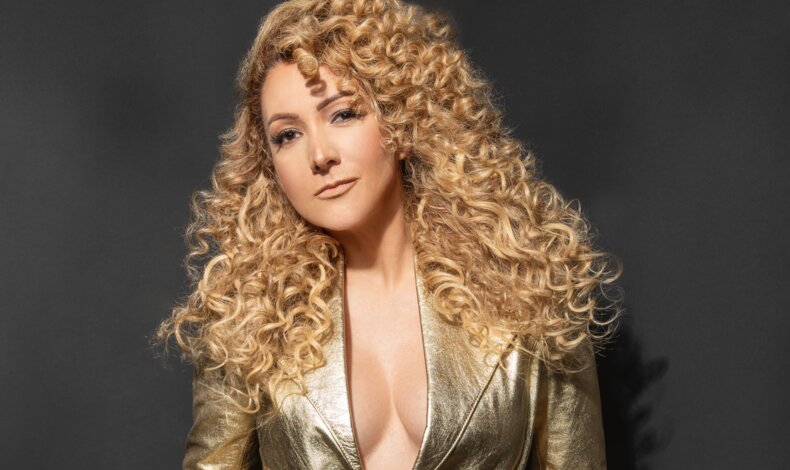Erika Ender estrena Hasta luego, el segundo clip de su lbum MP3-45