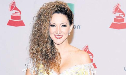 Erika Ender lista para los Latin Grammy 2016