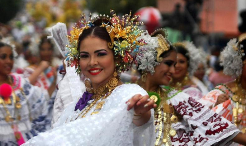 Un total xito la octava edicin del Desfile de las Mil Polleras en Las Tablas