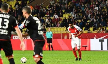 Falcao da triunfo al Mnaco saliendo del banquillo