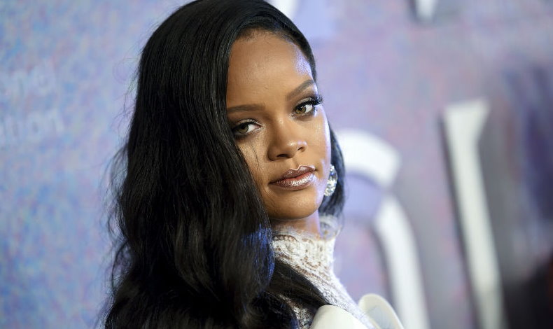 Rihanna lanzas su mscara de pestaas al mercado