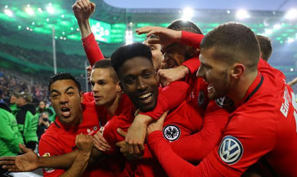 Eintracht Frncfort est a la espera del vencedor entre Bayern y Dortmund en la final de la copa