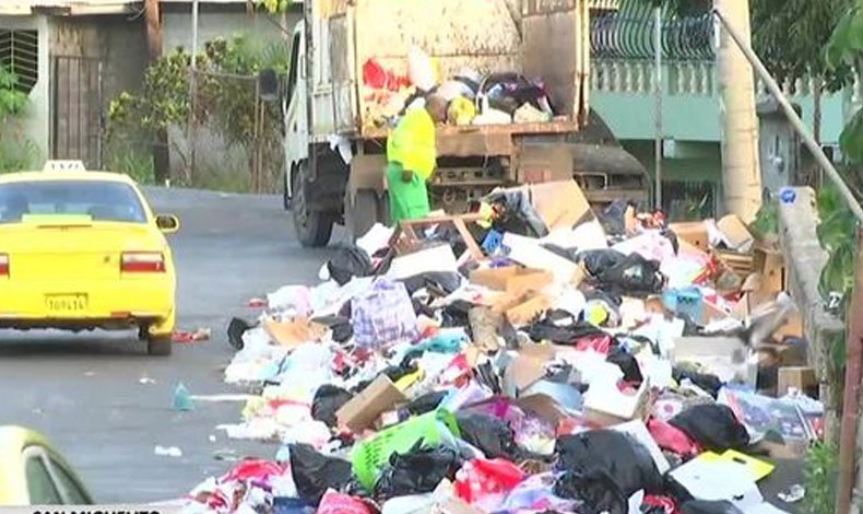 Se registra gran cantidad de basura en el puente de Nueva Libia
