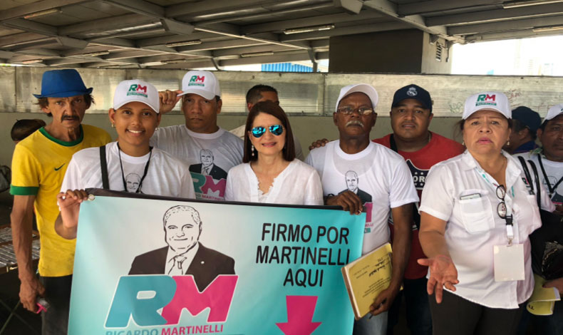 Grupo de trabajo de Martinelli recoge firmas