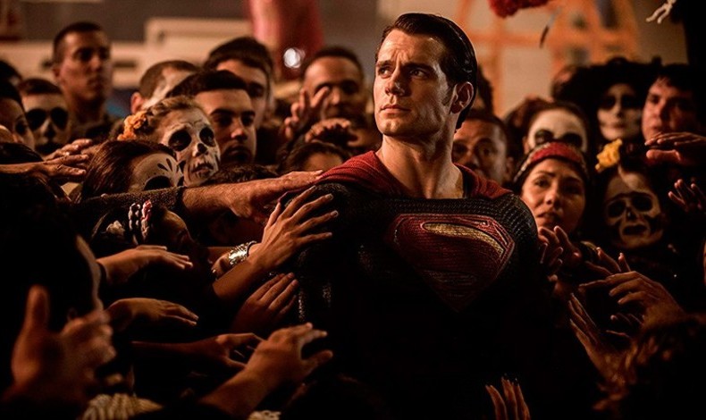 Henry Cavill podra estar en conversiones para vestir nuevamente la capa de Superman