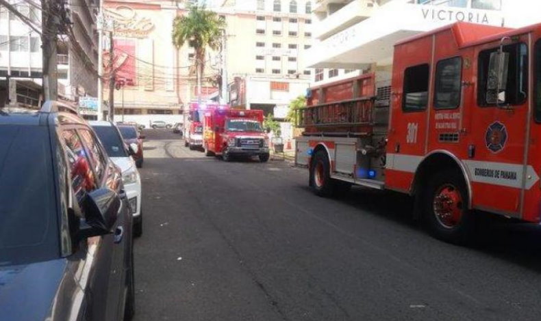 Hombre intentaba lanzarse al vaco desde edificio en la va Veneto