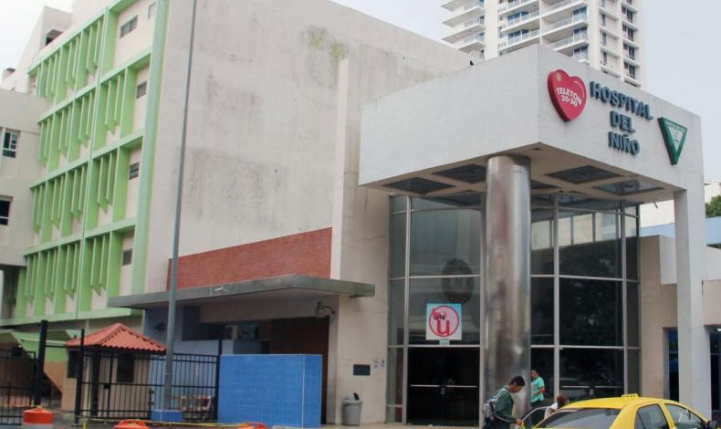 Madres preocupadas denuncian presencia de hongos en las paredes del Hospital del Nio