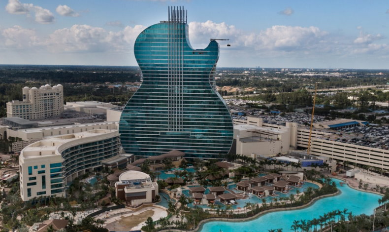 Hard Rock Hotel abre su hotel con forma de Guitarra