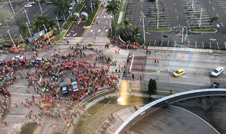 Obreros de la construccin salen a protestar pacficamente