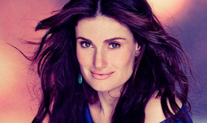 El hijo de Idina Menzel es su principal admirador