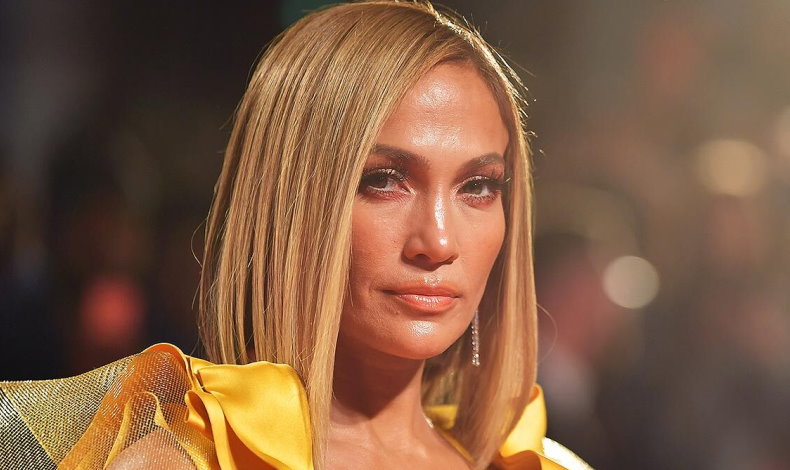 Jennifer Lopez sorprende con bolso en Festival de Toronto