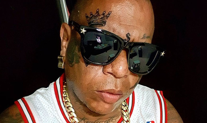 Japanese se realiz nuevos tatuajes en su rostro