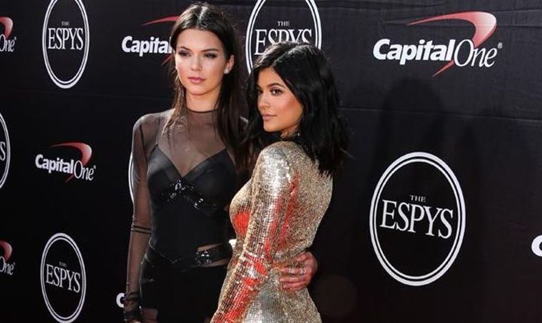 Kendall Jenner colabora con Kylie Cosmetics empresa de su hermana Kylie Jenner