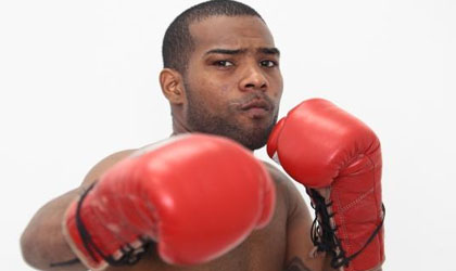 Jezreel Corrales se prepara para enfrentarse a Takashi Uchiyama