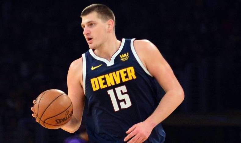 Estrella de los Denver Nuggets Nikola Jokic da positivo para Coronavirus