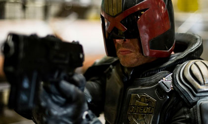 Jason Kingsley coment que sera brillante tener Karl Urban en Judge Dredd: Mega City One