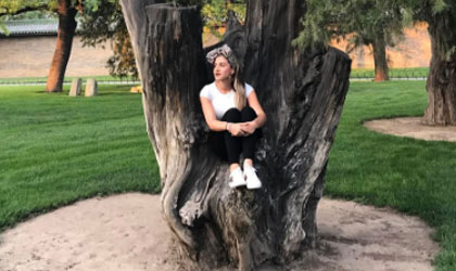 Katleen Levy se defiende de los se�alamientos durante el viaje a Beijing