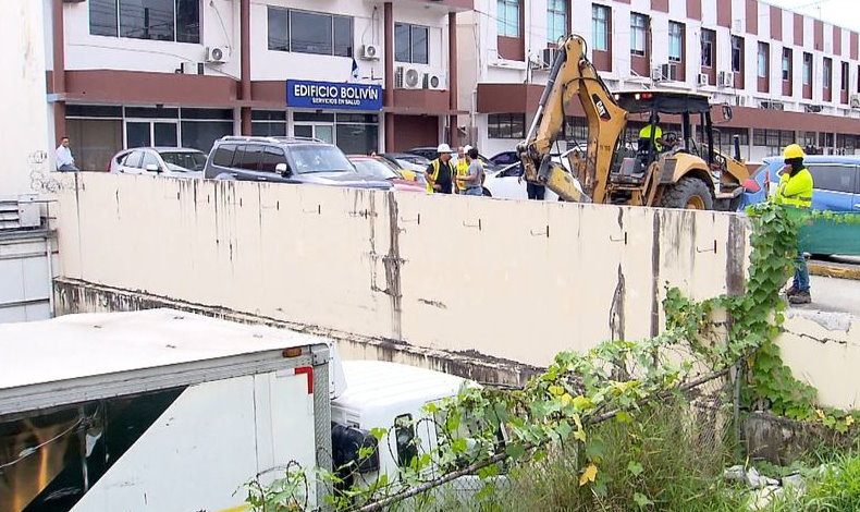 MOP y Kiener acuerdan derribo de muro en rea de servidumbre en predios de la empresa