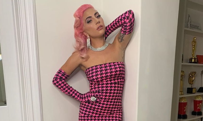 Lady Gaga cambia su look a pelo rosa 'balayage'