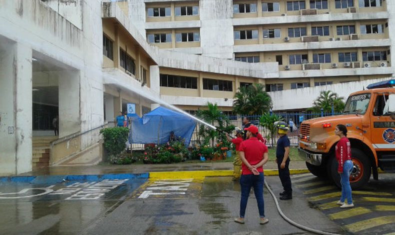 Se realiz la limpieza de la zona externa del Hospital Nicols Alejo Solano