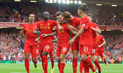 Gracias a gol de Firmino, Liverpool se mantiene tercero