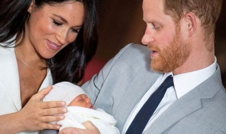 Los duques de Sussex presentaron a su bebé