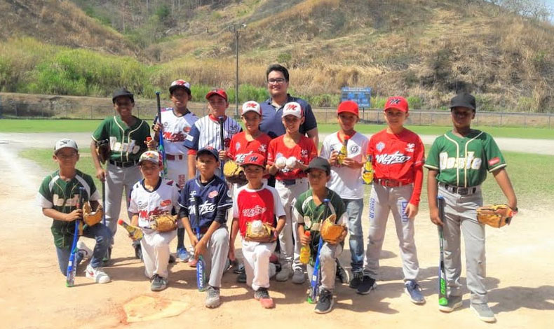 MAGGI entrega donativos a 12 equipos de liga infantil de bisbol