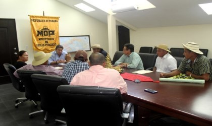 Ministro Arosemena se rene con lderes y productores de la Provincia de Darin