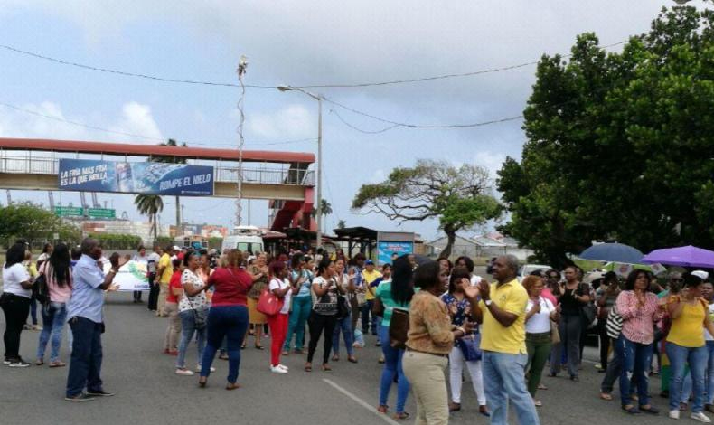 Ministro de la Presidencia no se present en Coln