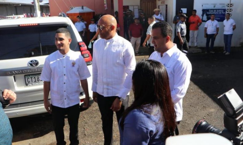 Mariano Rivera fue el abanderado en Puerto Caimito