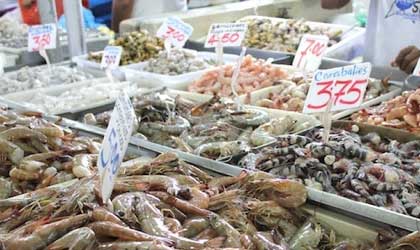 Bajaron las ventas por el traslado del mercado San Felipe Neri