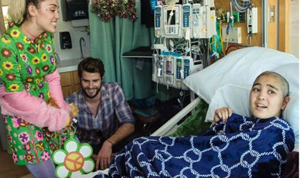 Miley Cyrus y Liam Hemsworth visitaron un hospital infantil