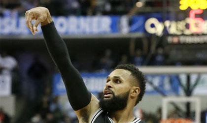 Mills lidera el partido y Spurs gana ante Mavericks