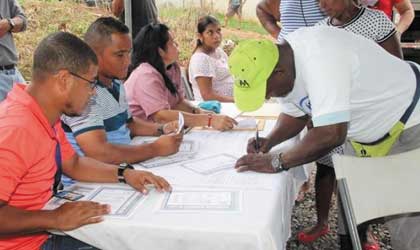 La meta para este 2017 del Miviot es llegar a 130 asentamientos resueltos