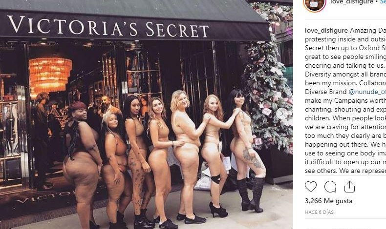 Mujeres protestaron frente a tienda de Victorias Secret