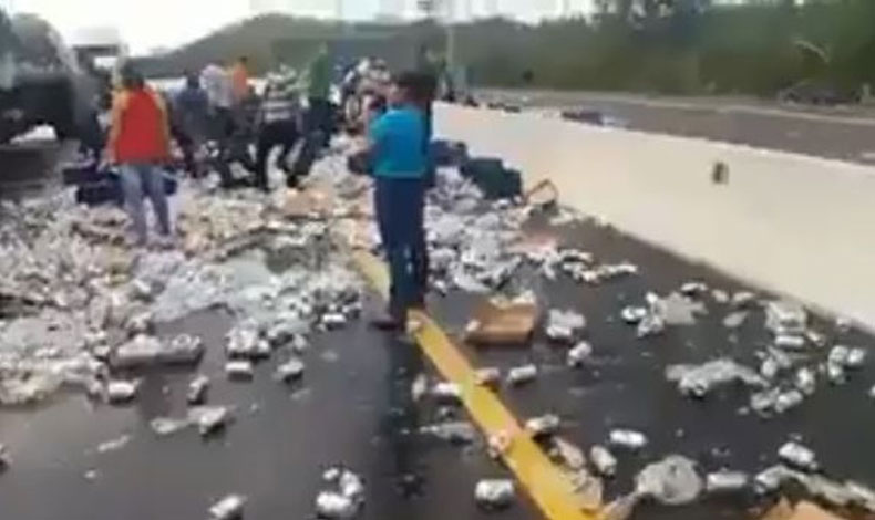 Vehculo pesado que transportaba cerveza sufre accidente en la Va Interamericana