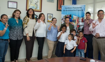 Entregan donativo de pilas Rayovac para aparatos auditivos al Instituto Panameo de Habilitacin Especial (IPHE)