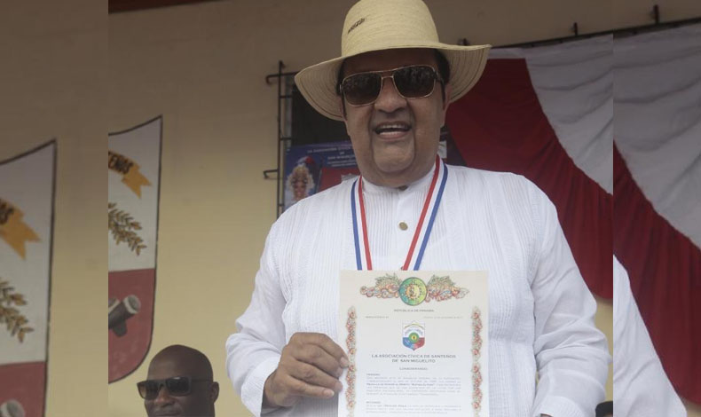 Osvaldo Ayala recibi la medalla al mrito Rufina Alfaro