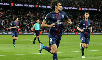 Cavani marca doblete en la victoria del PSG ante el Guingamp