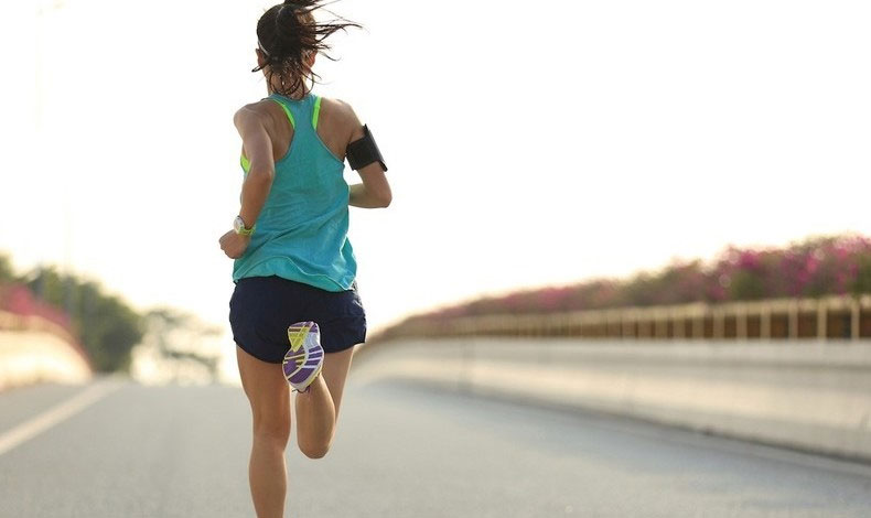 Para adelgazar es mejor correr o caminar deprisa?