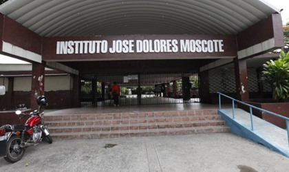 Docentes continan con el paro indefinido en el Instituto Jos Dolores Moscote