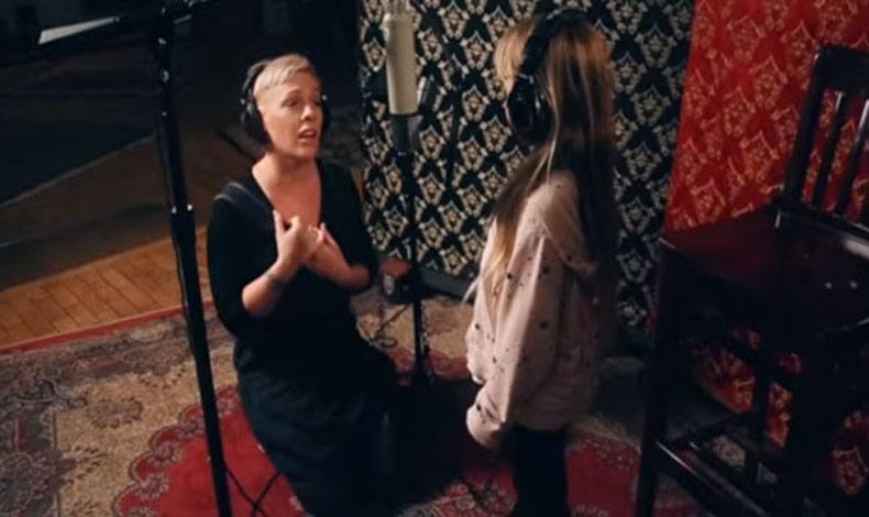 Pink revolucion el Internet tras publicar vdeo