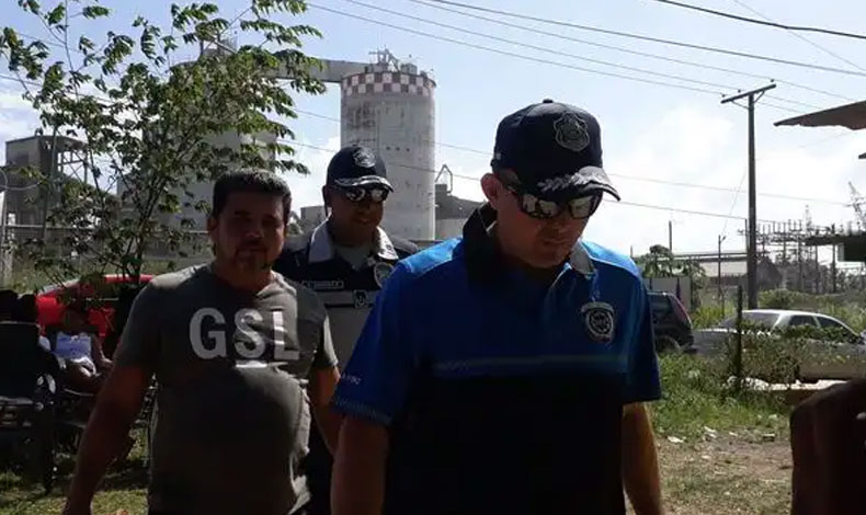 Investigan a cuatro agentes por la muerte de una joven en un ...