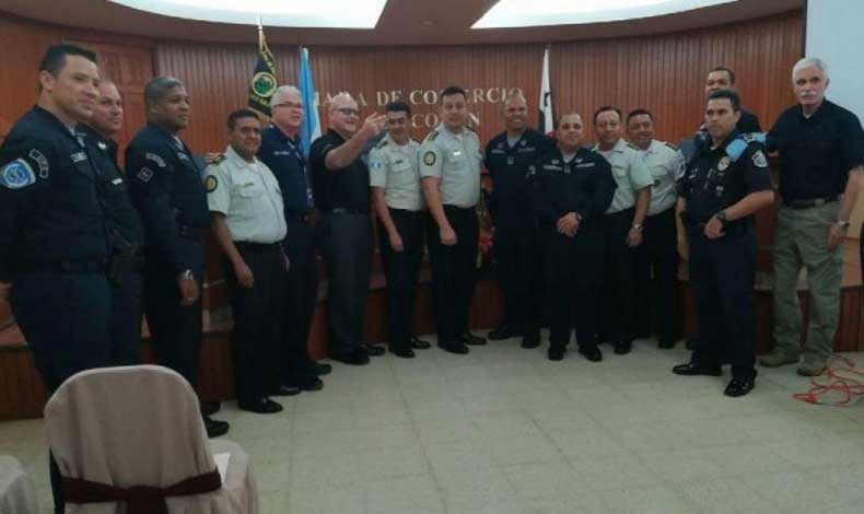 Polica de Guatemala de visita en Panam